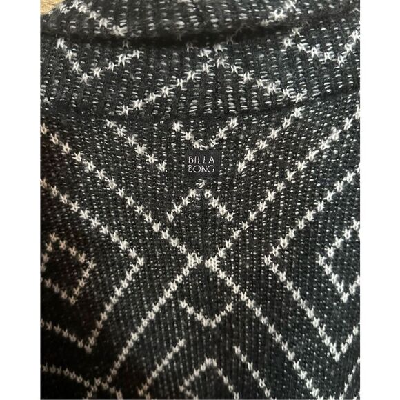 Women’s Billabong Cardigan Sweater Black & White Geometric Open Front Size Mediu - Picture 3 of 4